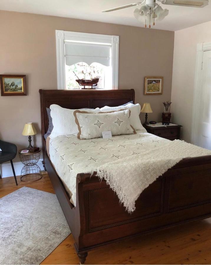 Toba'S Bed & Breakfast Lunenburg Eksteriør bilde