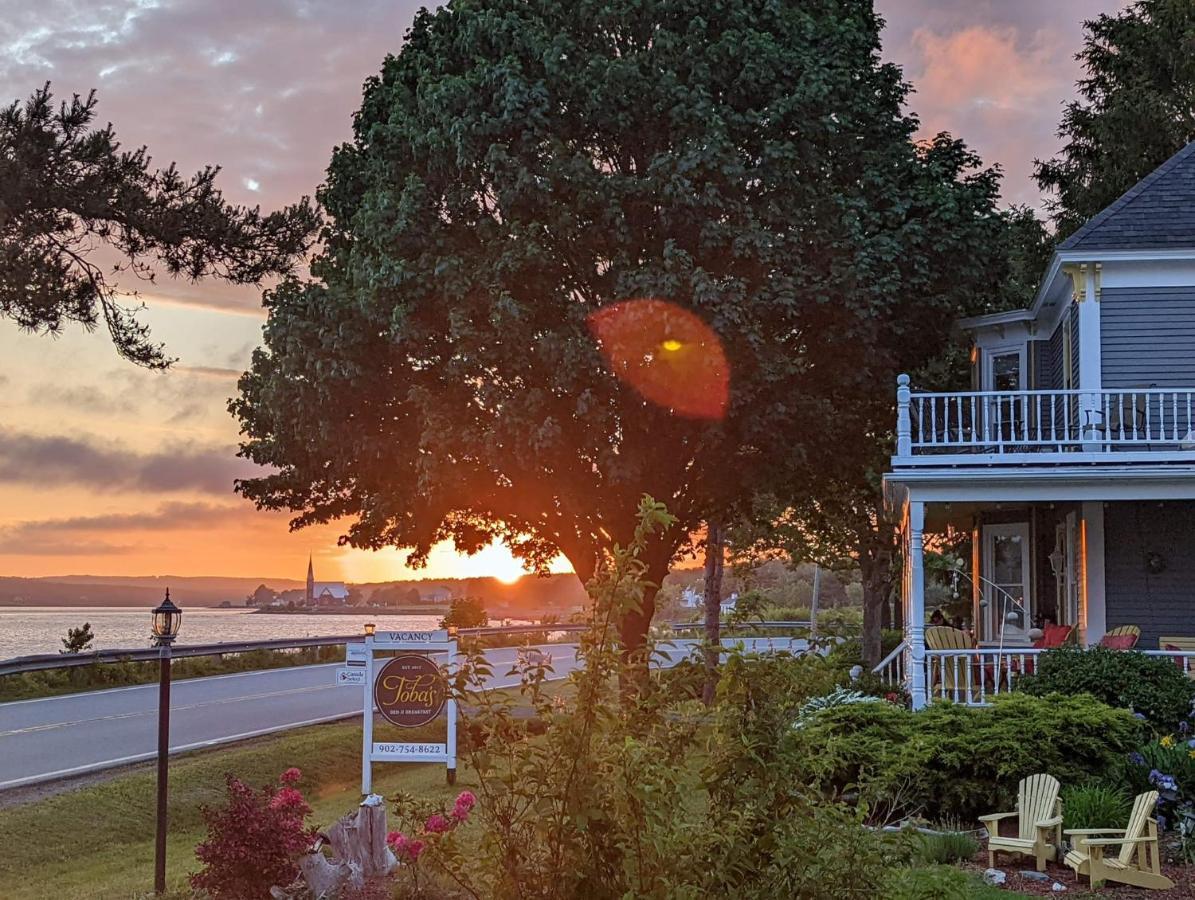 Toba'S Bed & Breakfast Lunenburg Eksteriør bilde