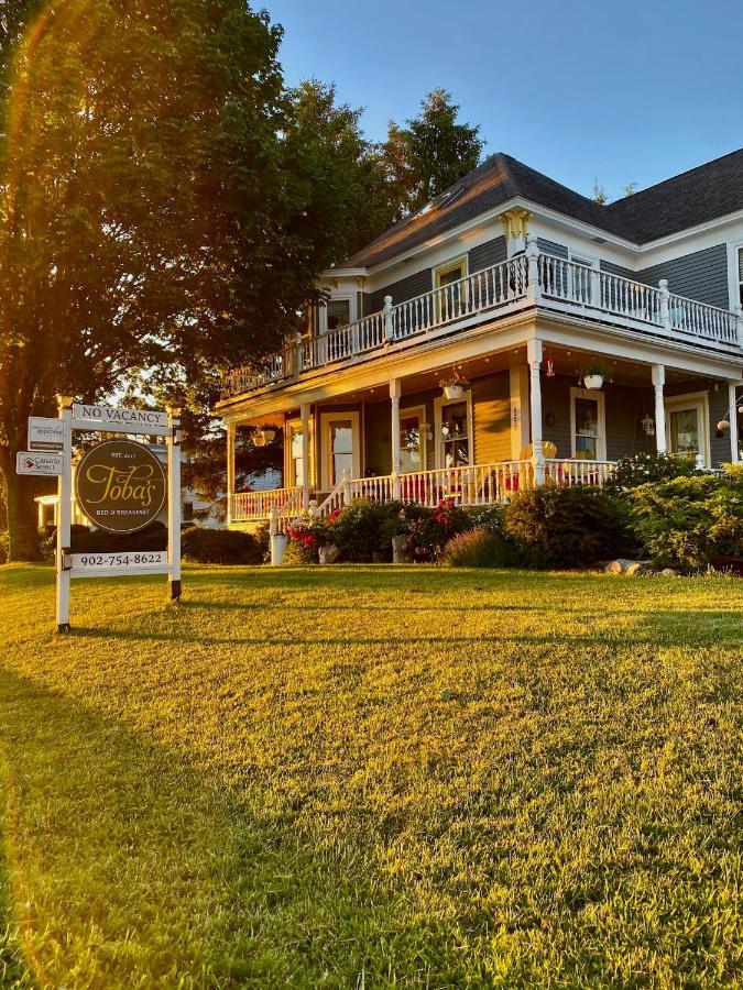 Toba'S Bed & Breakfast Lunenburg Eksteriør bilde