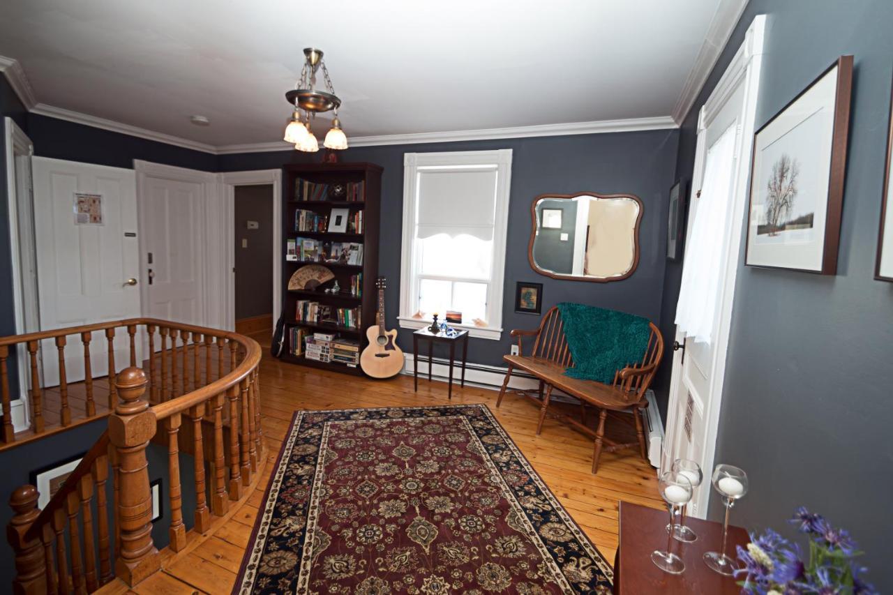 Toba'S Bed & Breakfast Lunenburg Eksteriør bilde