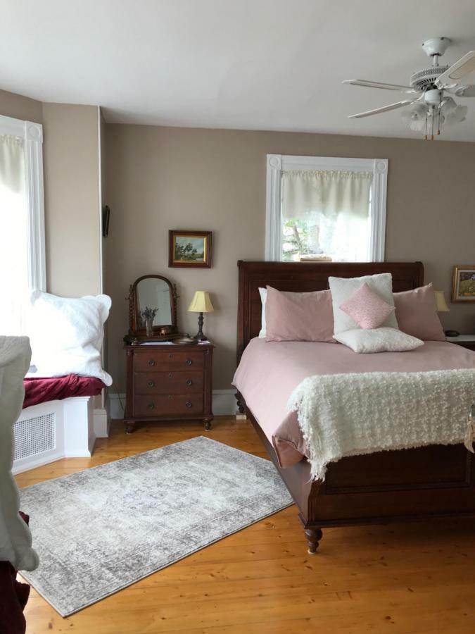 Toba'S Bed & Breakfast Lunenburg Eksteriør bilde
